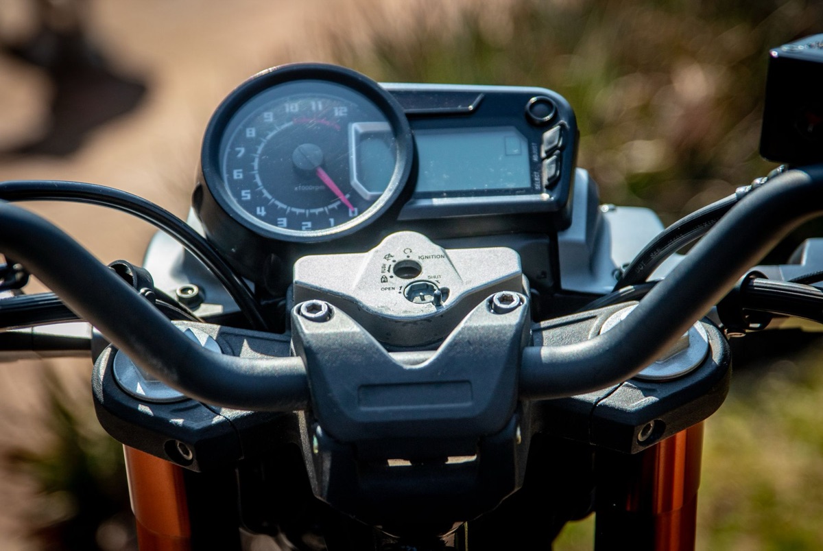 Digitales Display eines Sportmotorrads