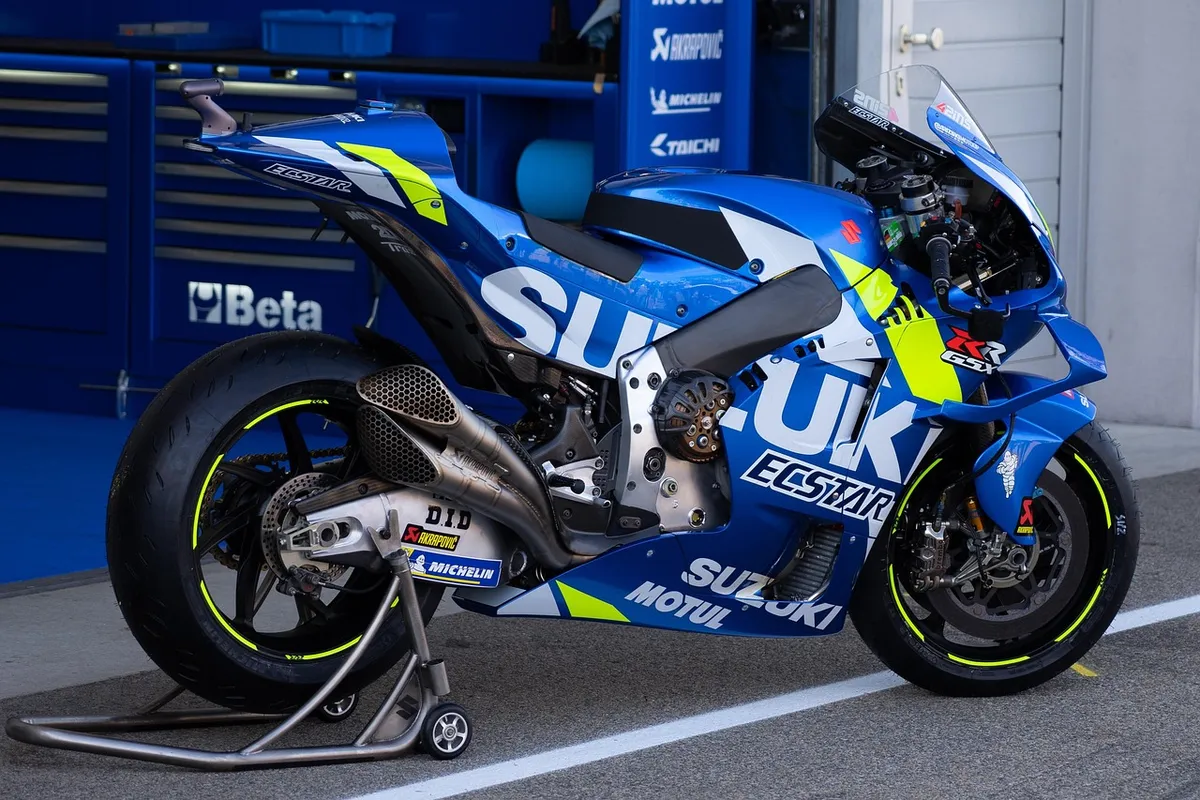 motorcycle, engine, gp, racing, suzuki, bike, motorsport, pit lane, blue, wheel, technology, sports, sachsenring, motogp, race track, racing machine, suzuki, su