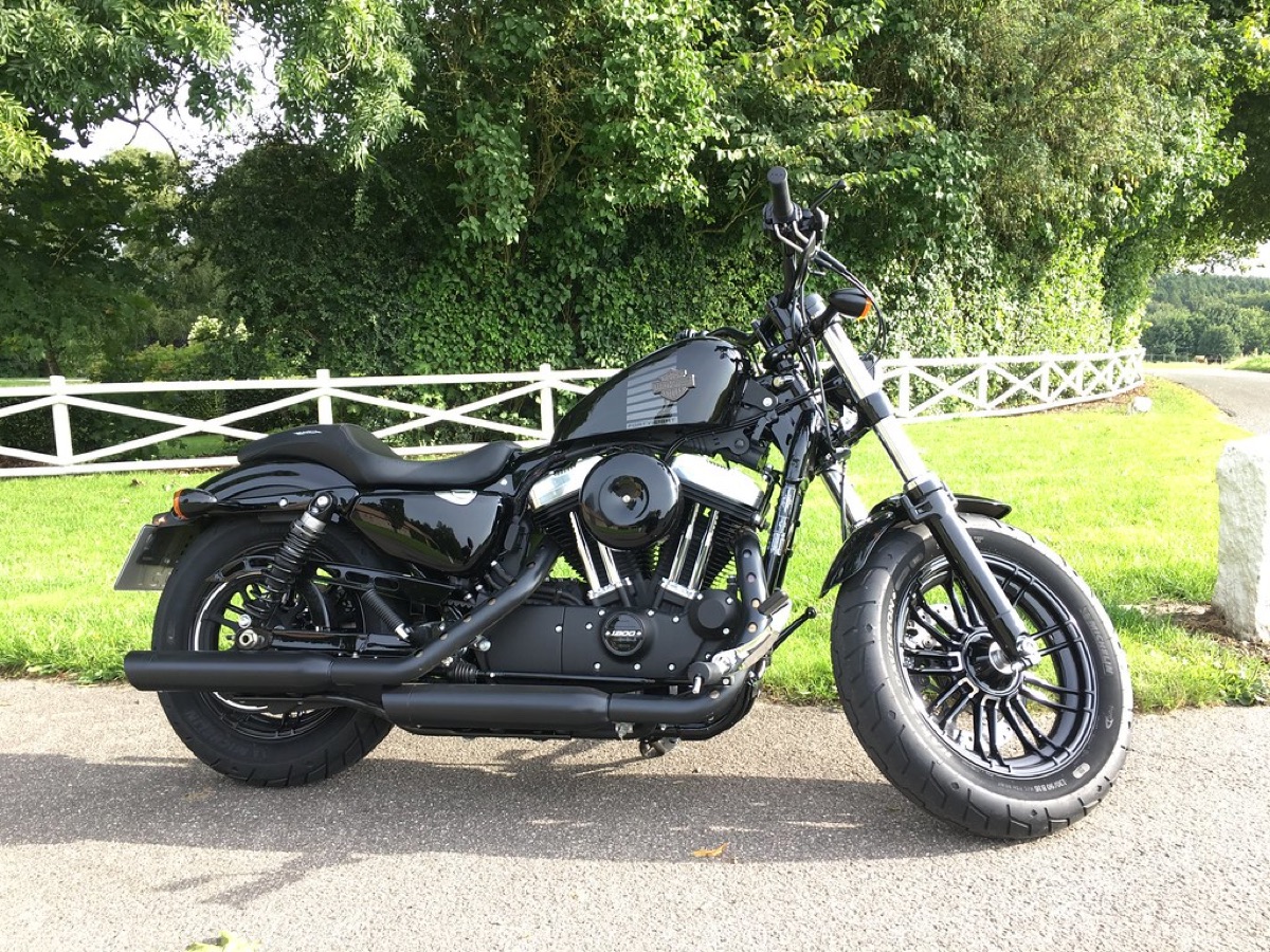 Details eines verchromten Cruiser-Motorradmotors