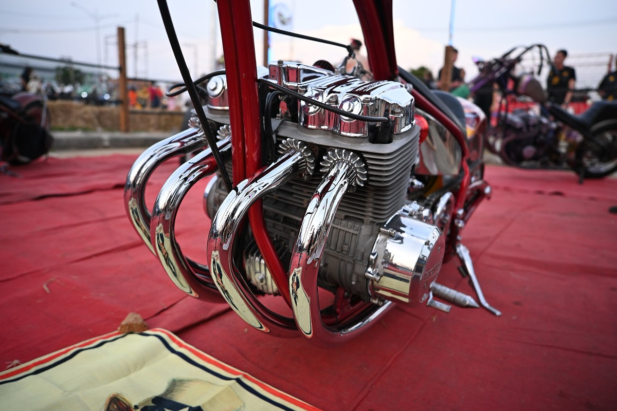 高性能なバイクのエンジン内部機構