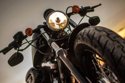 Motorcharakter: Drehmoment vs. Präzision bei 2 Motorrädern