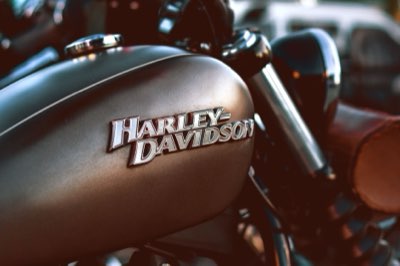 Harley vs Triumph: Quale Filosofia di Guida Scegli Oggi?
